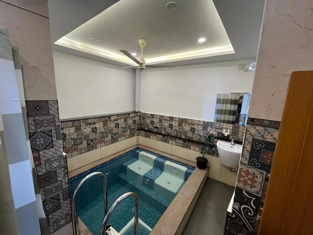 S'Cliffblack Beach Resort Varkala Hindistan